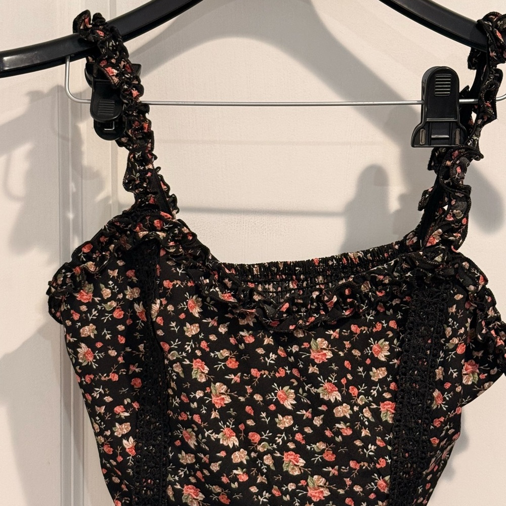 Source Unknown Black Floral Ruffle Blouse